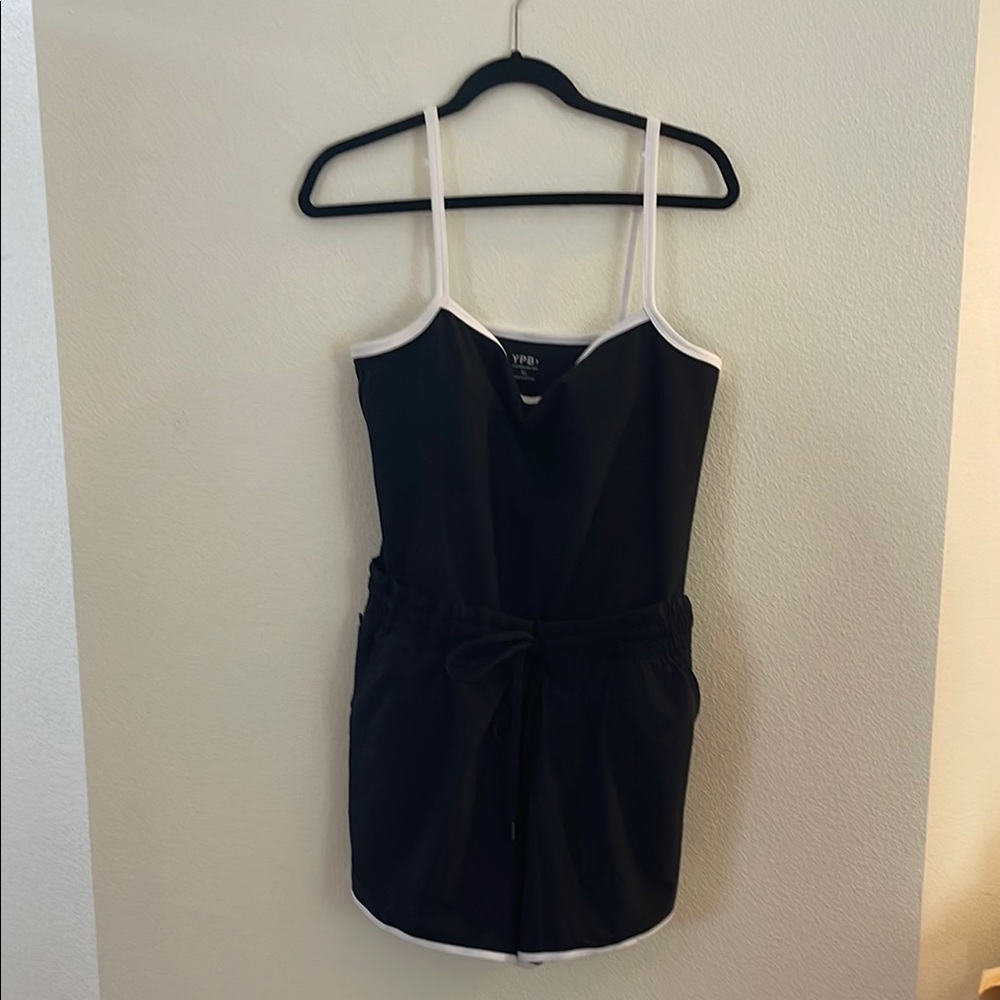 Chic Black Sleeveless Jumpsuit